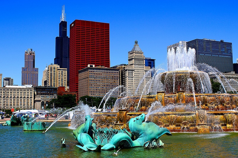 IT Staffing Solutions in Chicago - Buckingham Fountain with downtown 2